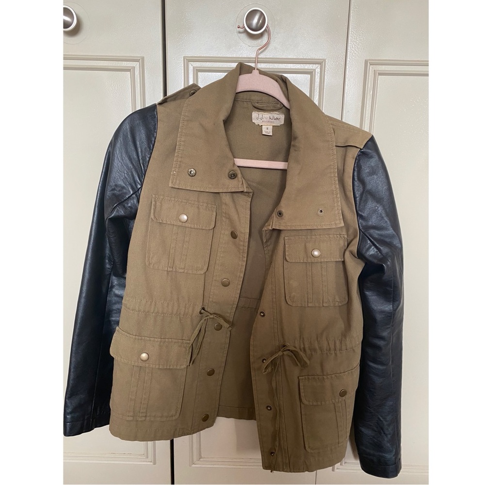 Light jacket with leather arms